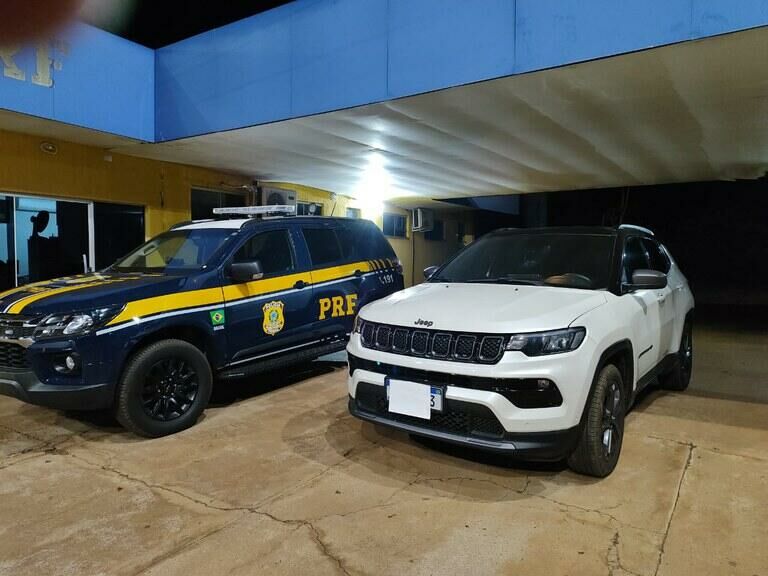 Imagem de compartilhamento para o artigo Motorista é flagrado com Jeep Compass roubado durante abordagem da PRF em Água Clara da MS Todo dia